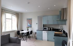 Stylish Light-Filled 1 Bedroom Flat In Hammersmith