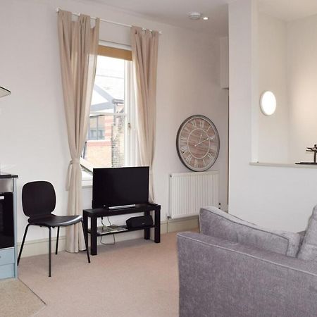 Stylish Light-Filled 1 Bedroom Flat In Hammersmith London Exterior photo